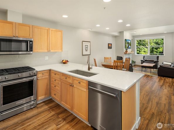 1000 Cabin Creek Lane SW D302, Issaquah WA 98027
