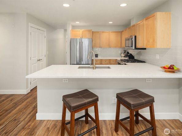 1000 Cabin Creek Lane SW D302, Issaquah WA 98027