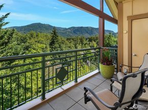 1000 Cabin Creek Lane SW D302, Issaquah WA 98027