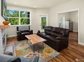 1000 Cabin Creek Lane SW D302, Issaquah WA 98027