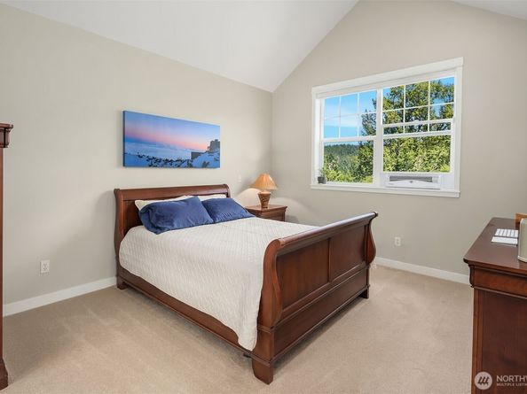1000 Cabin Creek Lane SW D302, Issaquah WA 98027