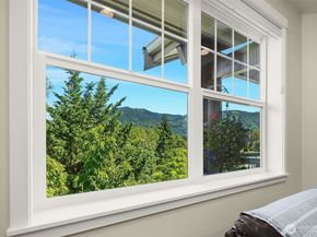 1000 Cabin Creek Lane SW D302, Issaquah WA 98027