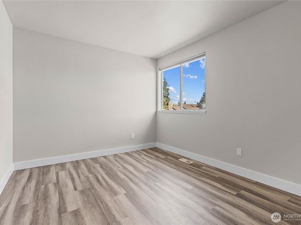 1212 SW 349th Street, Federal Way WA 98023