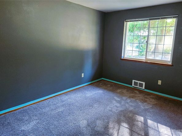 8040 NE Seawind Avenue, Poulsbo WA 98370