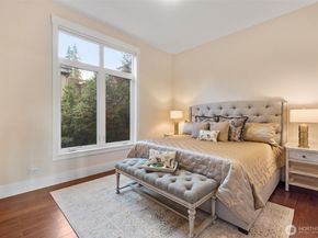 9426 Lake Washington Boulevard NE, Bellevue WA 98004