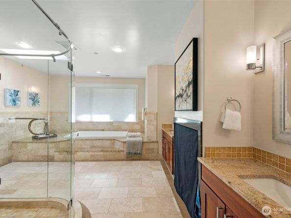 9426 Lake Washington Boulevard NE, Bellevue WA 98004