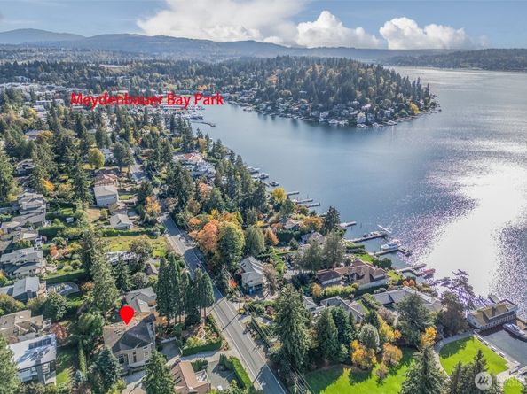 9426 Lake Washington Boulevard NE, Bellevue WA 98004