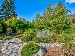 9426 Lake Washington Boulevard NE, Bellevue WA 98004