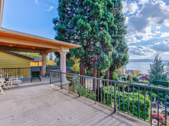 9426 Lake Washington Boulevard NE, Bellevue WA 98004