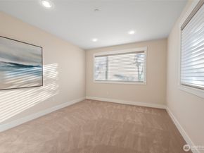 9426 Lake Washington Boulevard NE, Bellevue WA 98004