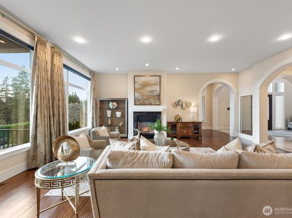 9426 Lake Washington Boulevard NE, Bellevue WA 98004