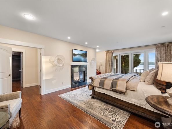 9426 Lake Washington Boulevard NE, Bellevue WA 98004