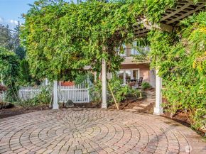 9426 Lake Washington Boulevard NE, Bellevue WA 98004
