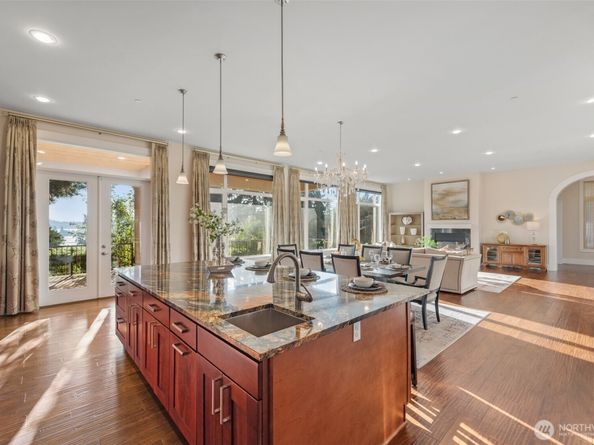 9426 Lake Washington Boulevard NE, Bellevue WA 98004