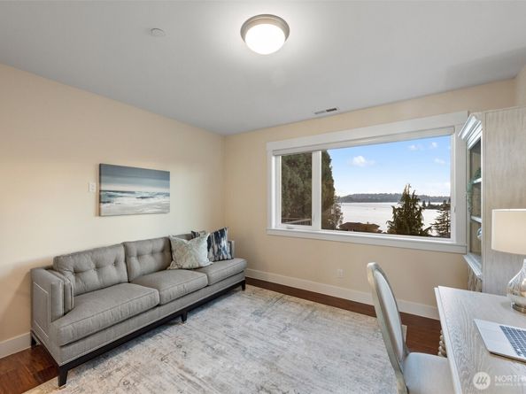 9426 Lake Washington Boulevard NE, Bellevue WA 98004