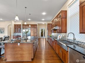 9426 Lake Washington Boulevard NE, Bellevue WA 98004