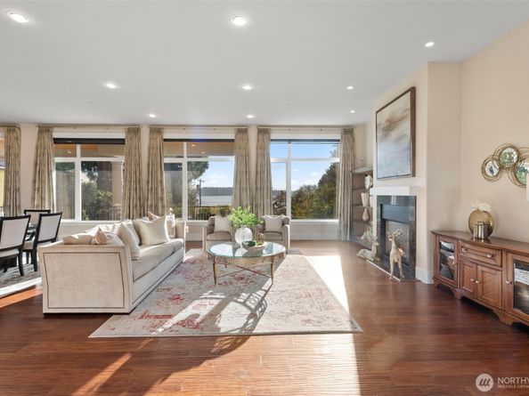9426 Lake Washington Boulevard NE, Bellevue WA 98004