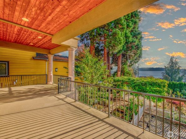 9426 Lake Washington Boulevard NE, Bellevue WA 98004