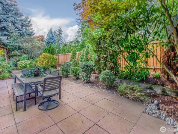 9426 Lake Washington Boulevard NE, Bellevue WA 98004