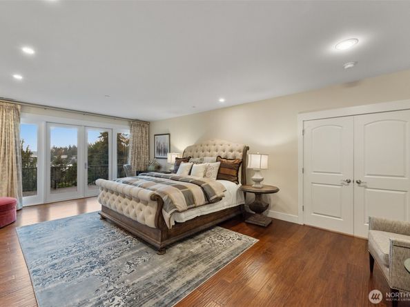 9426 Lake Washington Boulevard NE, Bellevue WA 98004