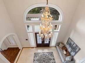 9426 Lake Washington Boulevard NE, Bellevue WA 98004