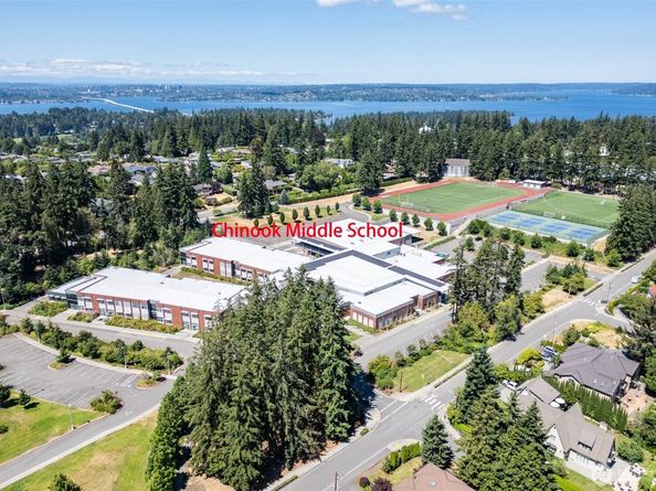 9426 Lake Washington Boulevard NE, Bellevue WA 98004