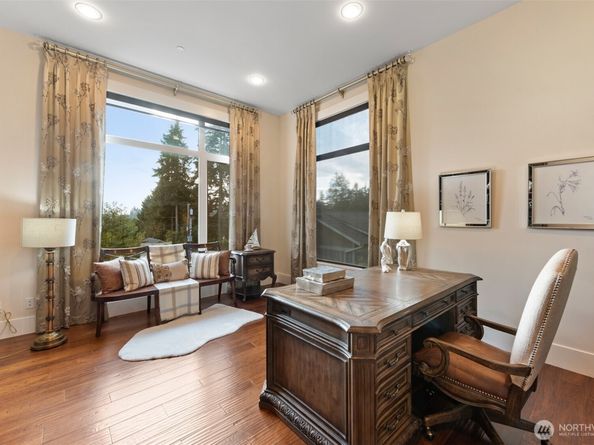 9426 Lake Washington Boulevard NE, Bellevue WA 98004