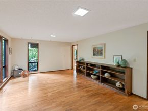 2024 80th Street SE, Mercer Island WA 98040