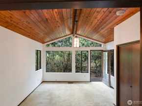 2024 80th Street SE, Mercer Island WA 98040