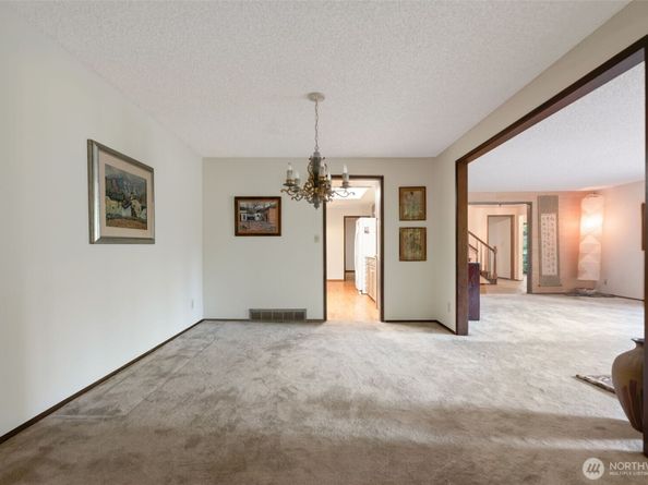 2024 80th Street SE, Mercer Island WA 98040
