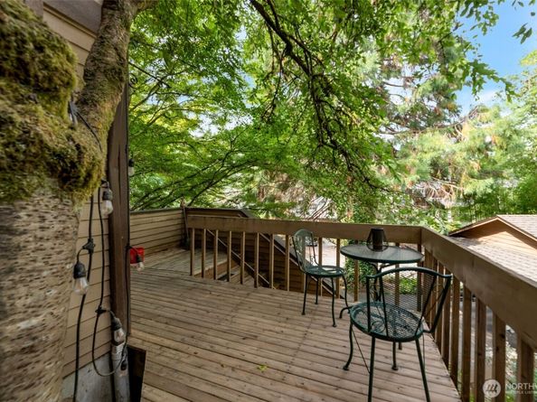 2024 80th Street SE, Mercer Island WA 98040