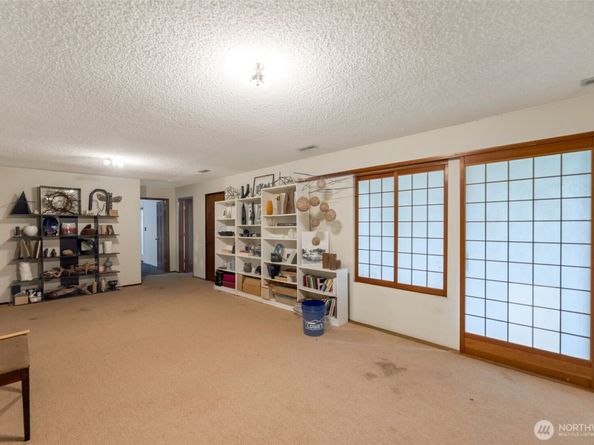 2024 80th Street SE, Mercer Island WA 98040