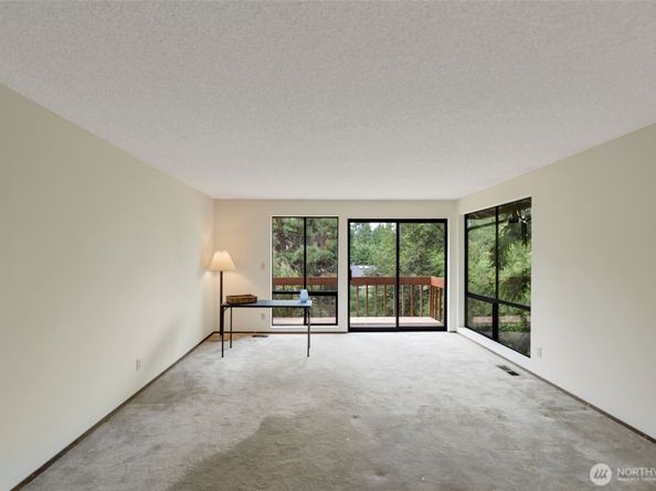2024 80th Street SE, Mercer Island WA 98040