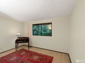 2024 80th Street SE, Mercer Island WA 98040