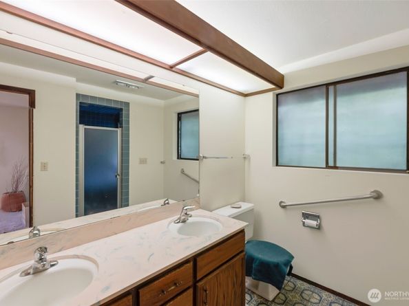 2024 80th Street SE, Mercer Island WA 98040