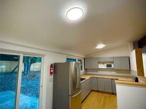 123 199th Street Dr, Des Moines WA 98148