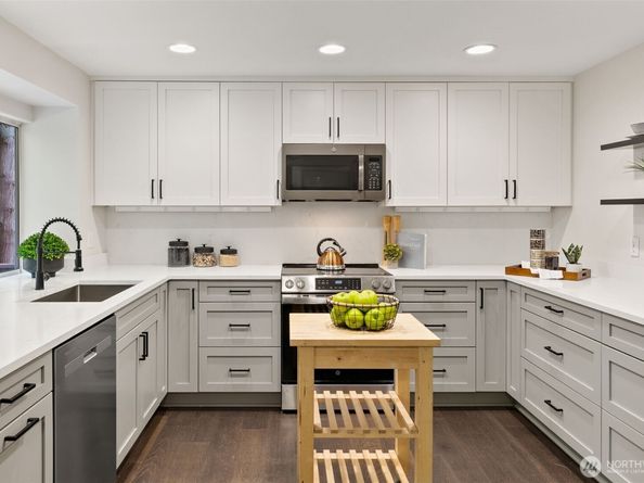 20418 NE 41st Street, Sammamish WA 98074