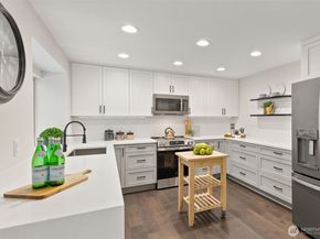 20418 NE 41st Street, Sammamish WA 98074