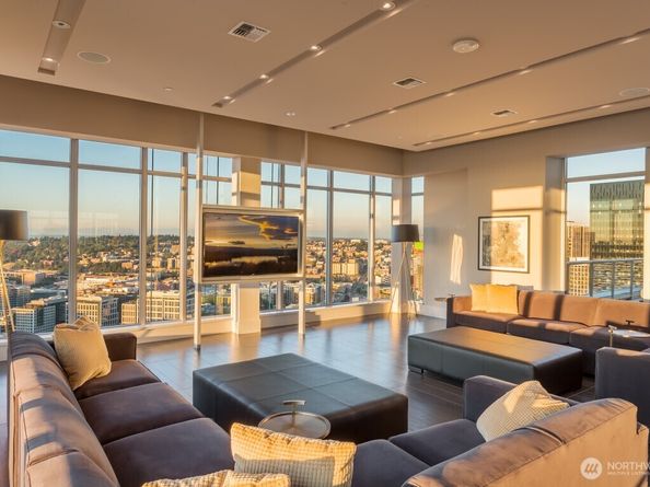 583 Battery Street 2504N, Seattle WA 98121