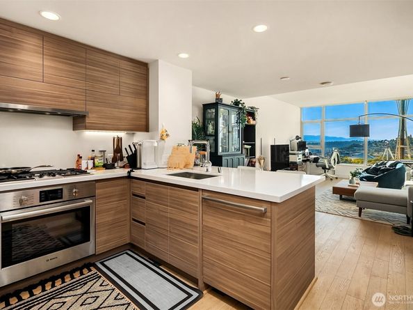 583 Battery Street 2504N, Seattle WA 98121