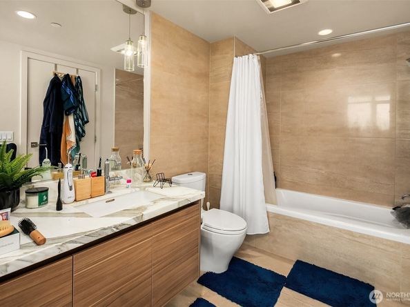 583 Battery Street 2504N, Seattle WA 98121
