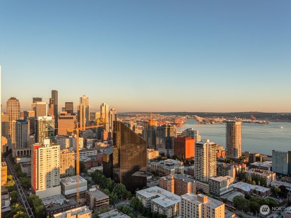 583 Battery Street 2504N, Seattle WA 98121