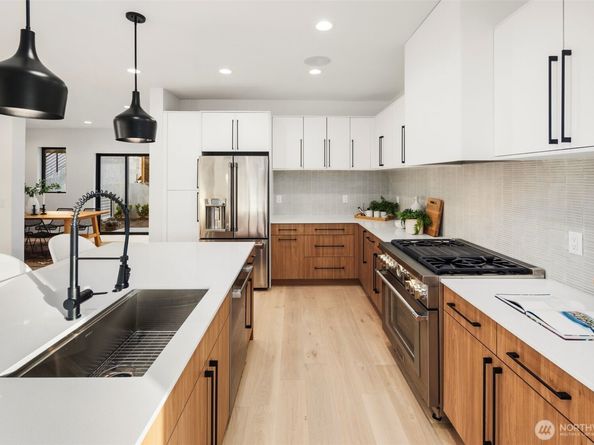 5248 23rd Avenue SW, Seattle WA 98106