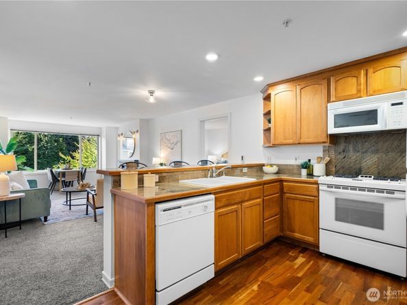 3121 W Government Way 302, Seattle WA 98199