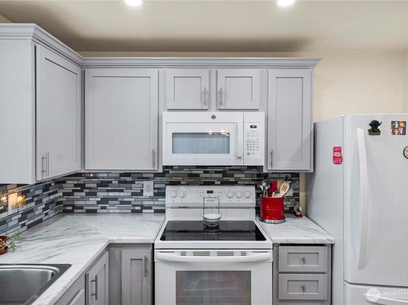 12632 SE 211th Court, Kent WA 98031