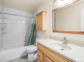 12632 SE 211th Court, Kent WA 98031