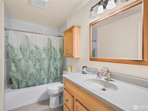 12632 SE 211th Court, Kent WA 98031
