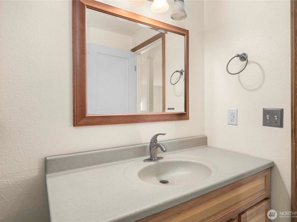 12632 SE 211th Court, Kent WA 98031