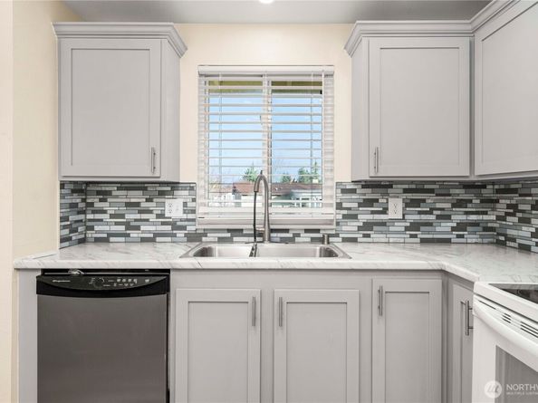 12632 SE 211th Court, Kent WA 98031