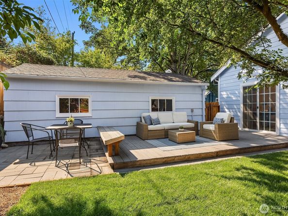 7054 38th Avenue NE, Seattle WA 98115